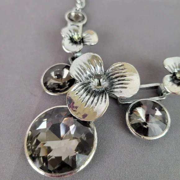 Chunky Silver Flower & Faceted Gray Rhinestone Necklace - Picture 5 of 12